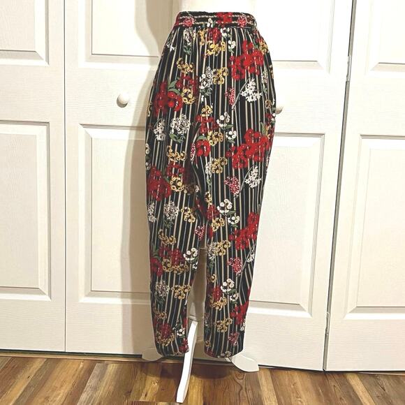 Monroe & Main Wide leg pants Women’s sz L. Black & flowers. Pull-on,elastic back - Picture 2 of 6